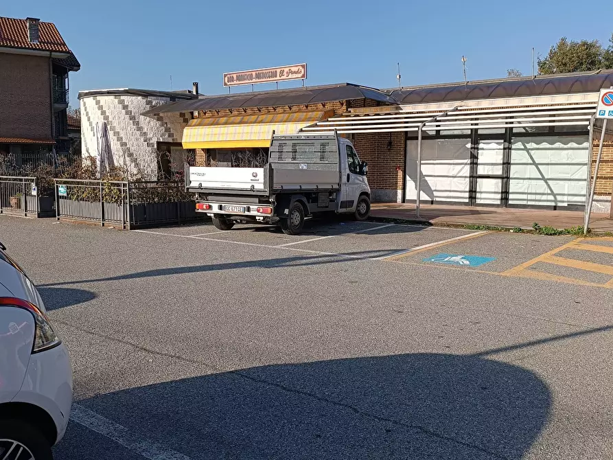 Immagine 1 di Attività commerciale in vendita  in Via Torno a San Francesco Al Campo