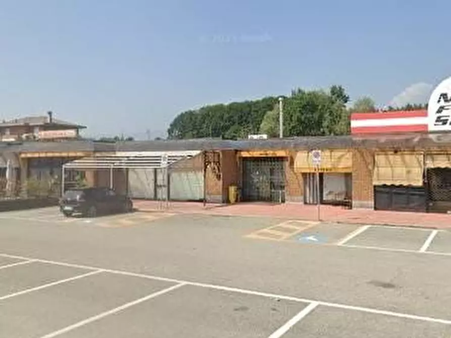 Immagine 2 di Attività commerciale in vendita  in Via Torno a San Francesco Al Campo