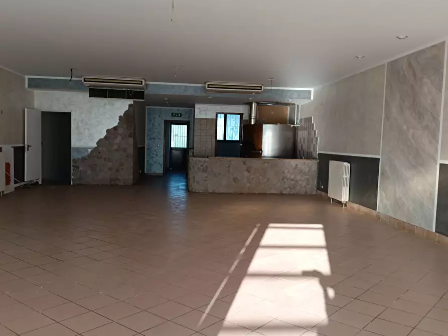 Immagine 4 di Attività commerciale in vendita  in Via Torno a San Francesco Al Campo