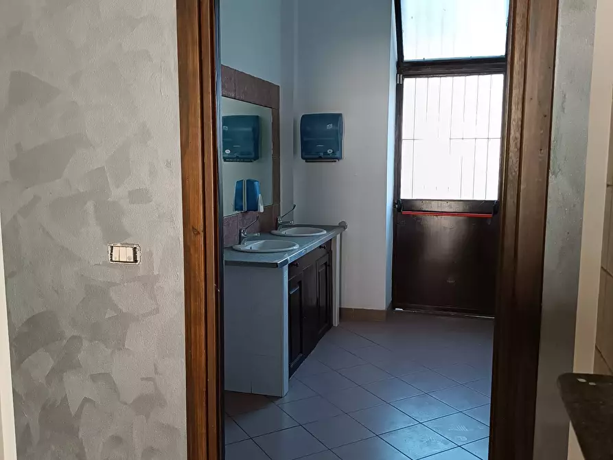 Immagine 15 di Attività commerciale in vendita  in Via Torno a San Francesco Al Campo