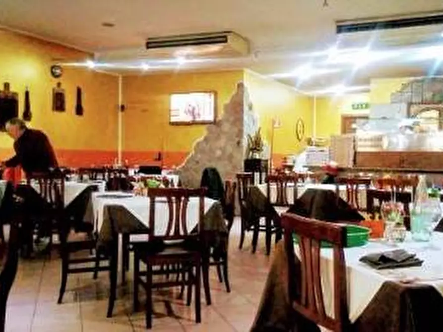 Immagine 17 di Attività commerciale in vendita  in Via Torno a San Francesco Al Campo