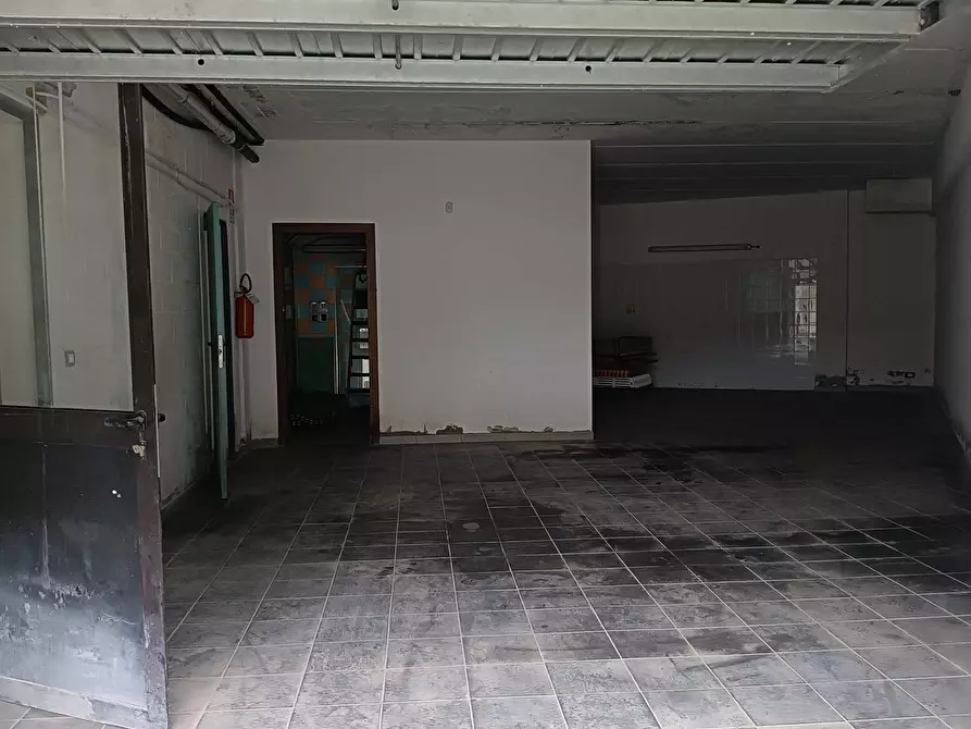 Immagine 23 di Attività commerciale in vendita  in Via Torno a San Francesco Al Campo