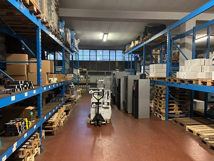 Immagine 11 di Magazzino in affitto  in Via Bernardino Luini a Torino