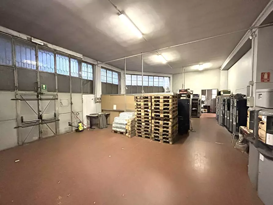 Immagine 14 di Magazzino in affitto  in Via Bernardino Luini a Torino