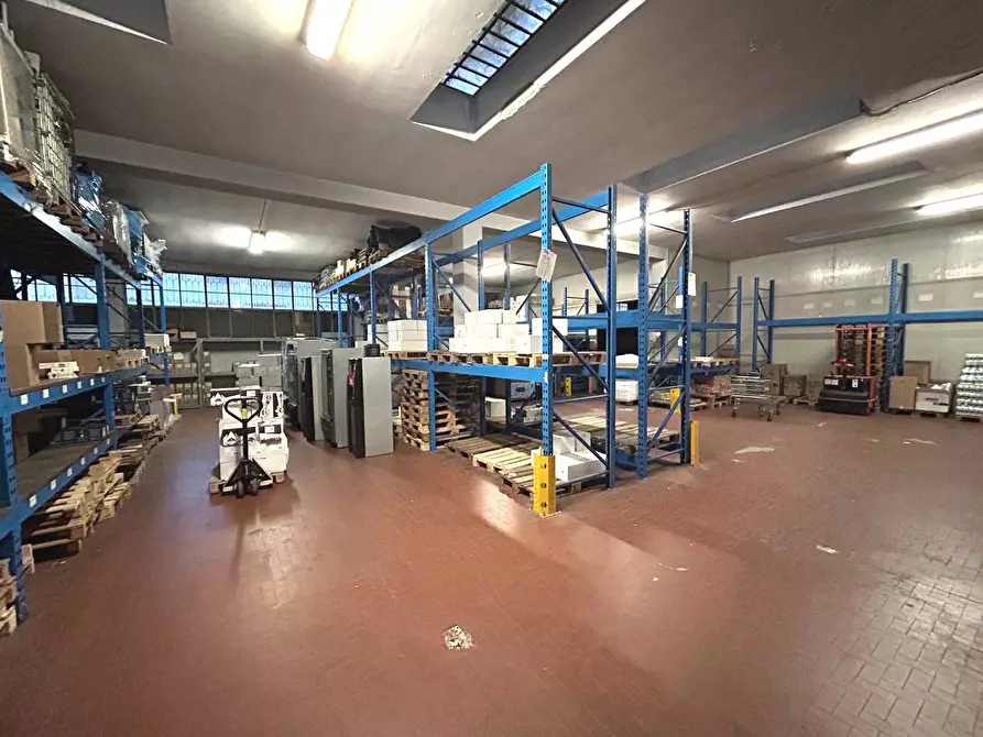 Immagine 15 di Attività commerciale in affitto  in Via Bernardino Luini a Torino