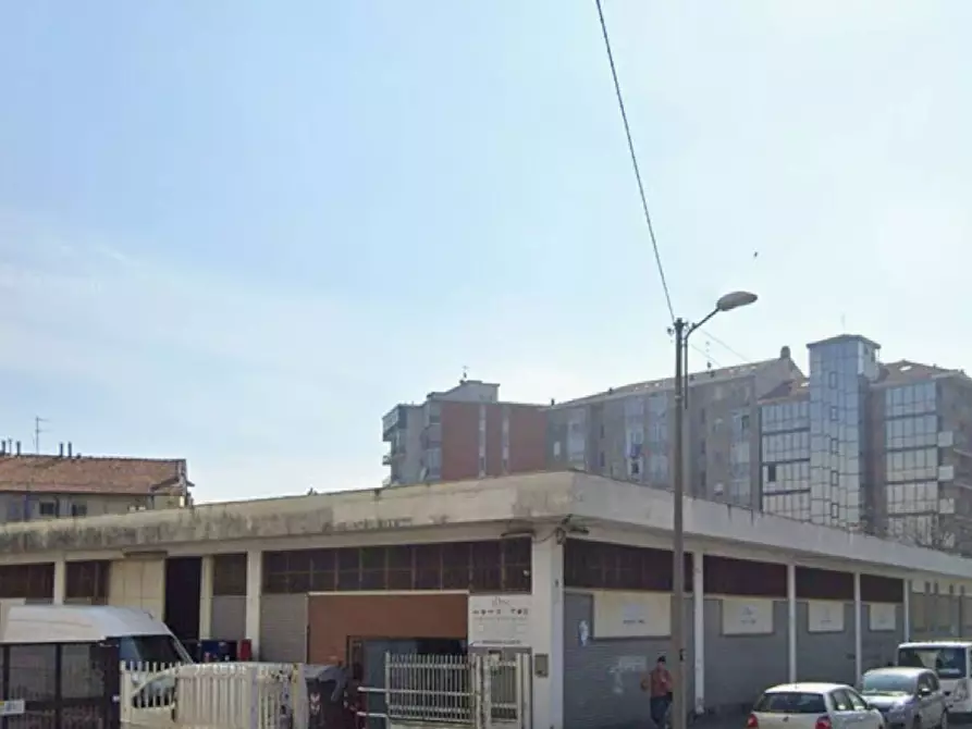 Immagine 2 di Attività commerciale in affitto  in Via Bernardino Luini a Torino