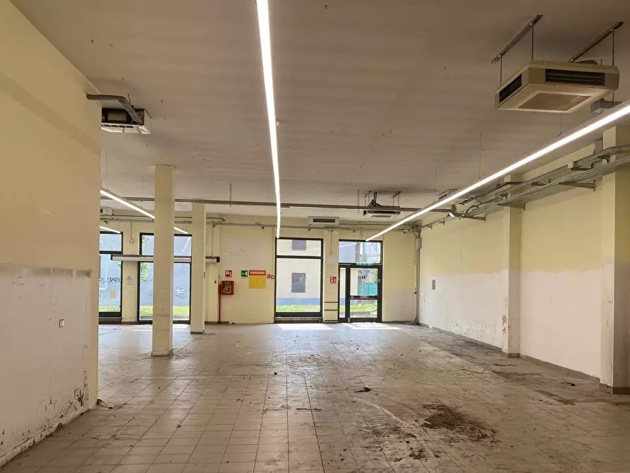 Immagine 7 di Locale commerciale in affitto  in Via Bruere a Rivoli