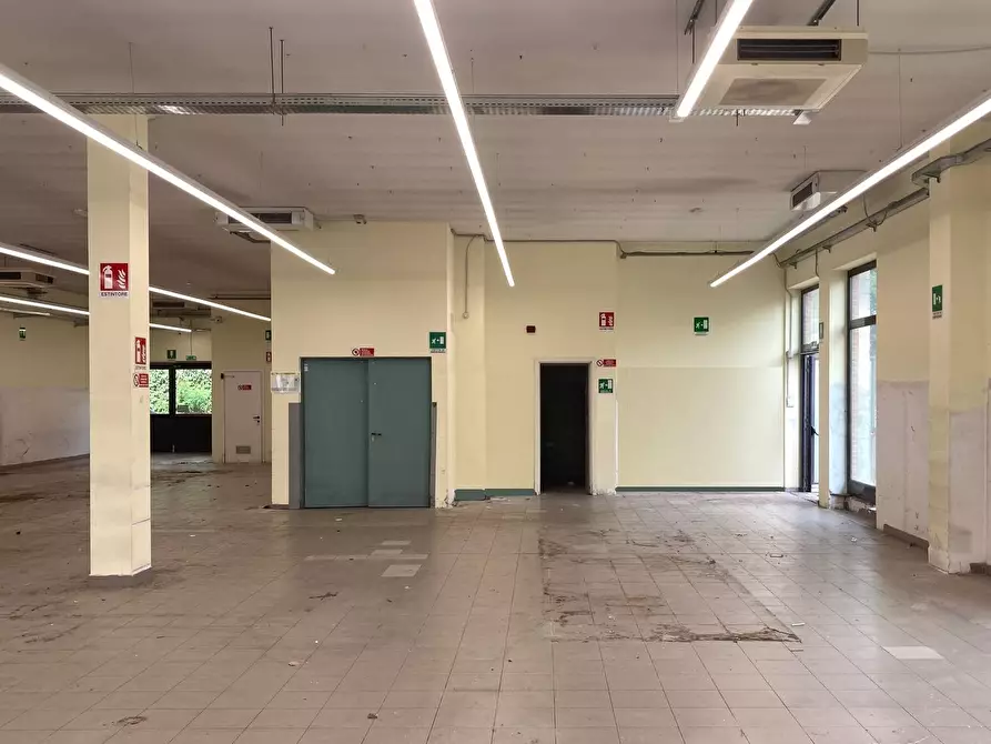 Immagine 14 di Locale commerciale in affitto  in Via Bruere a Rivoli