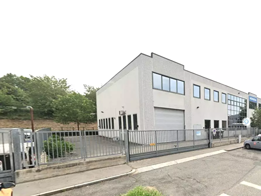 Immagine 3 di Magazzino in affitto  in Via Feroggio a Torino