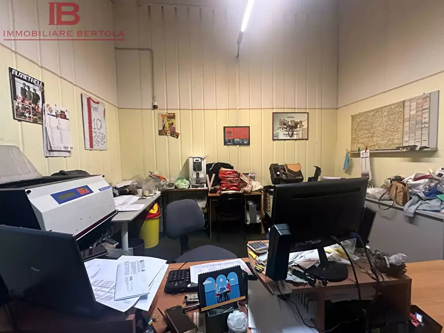 Immagine 6 di Magazzino in vendita  in via rocca de baldi a Cuneo