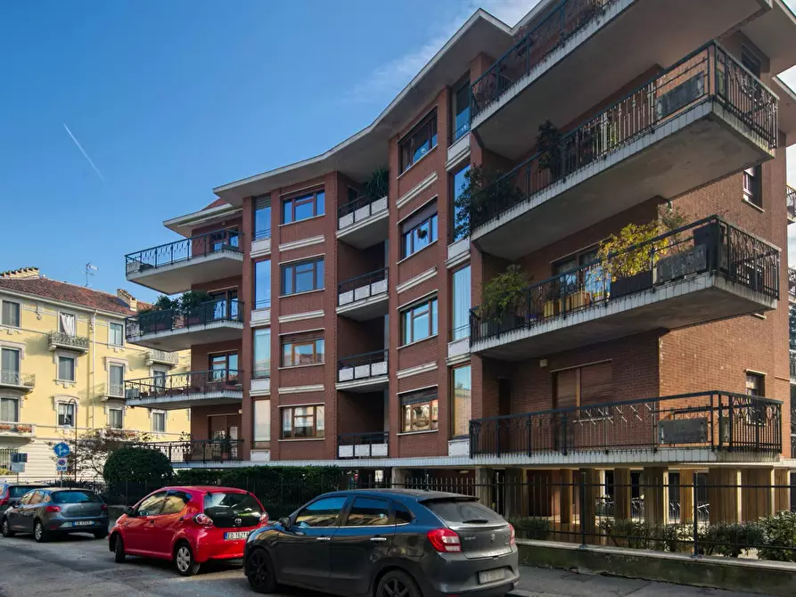 Immagine 2 di Appartamento in vendita  in Via Martiri Della Liberta' a Torino