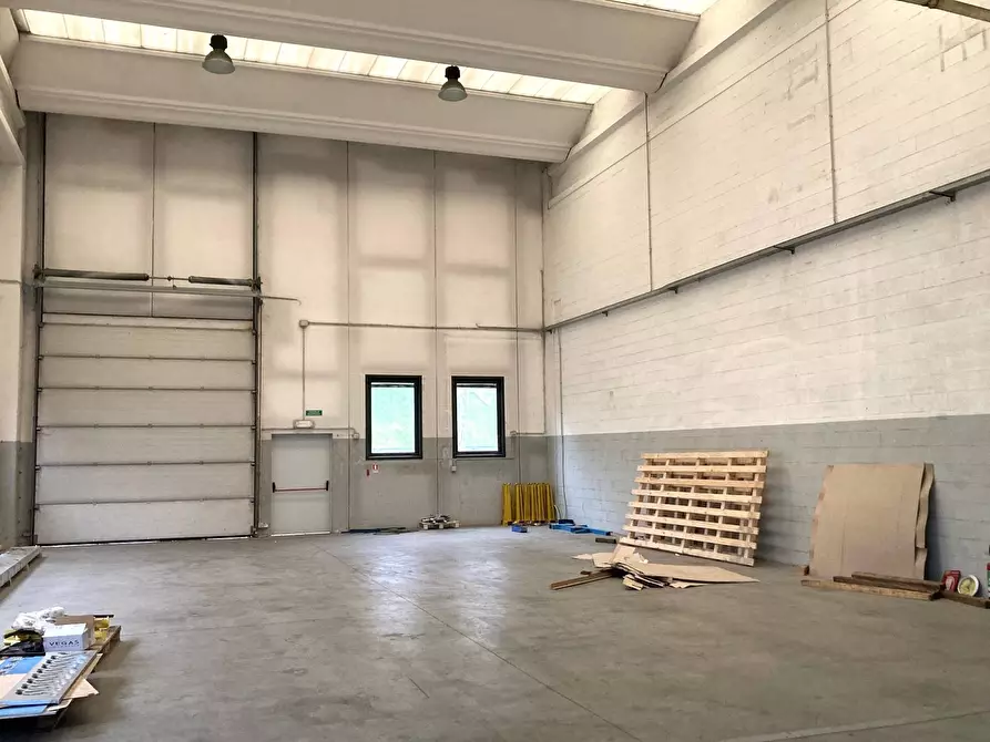 Immagine 9 di Magazzino in affitto  in Via Feroggio a Torino