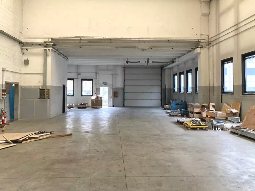 Immagine 10 di Magazzino in affitto  in Via Feroggio a Torino