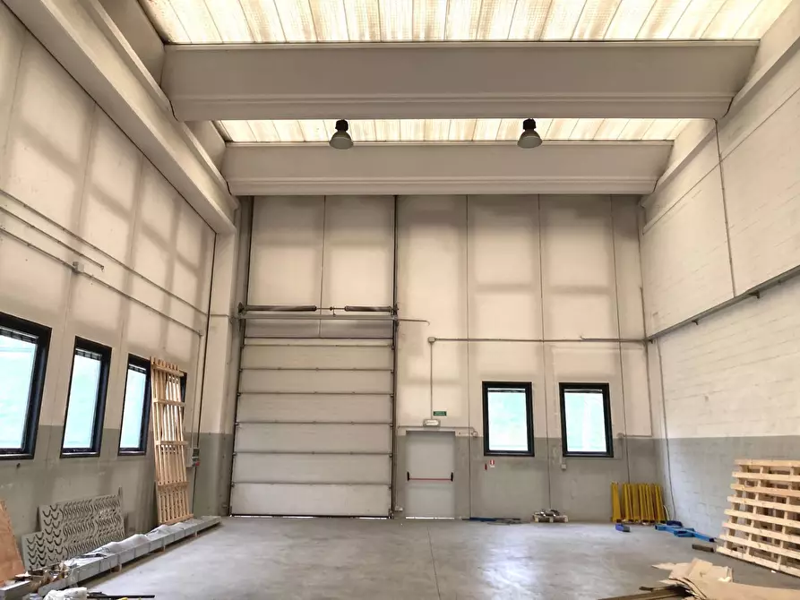 Immagine 12 di Magazzino in affitto  in Via Feroggio a Torino