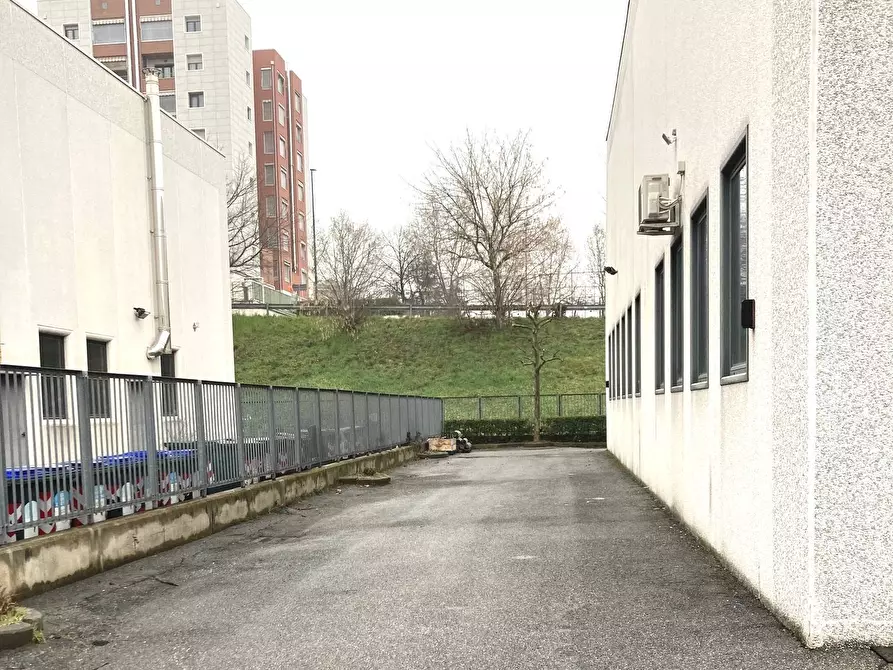 Immagine 6 di Magazzino in affitto  in Via Feroggio a Torino