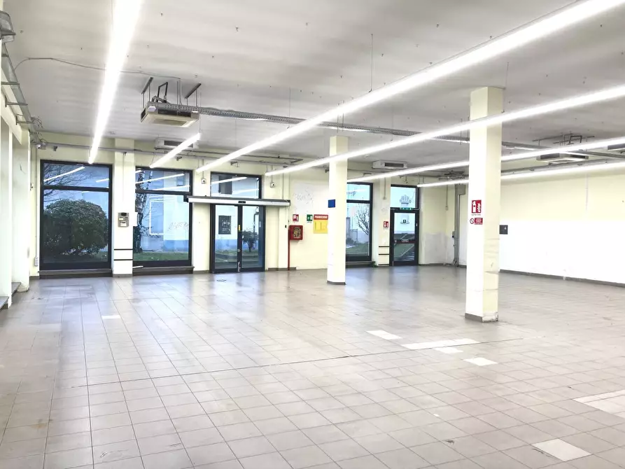 Immagine 12 di Locale commerciale in affitto  in Via Bruere a Rivoli