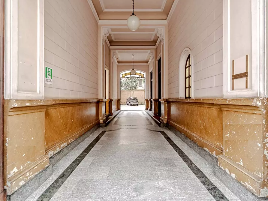 Immagine 5 di Ufficio in affitto  in Corso Einaudi a Torino