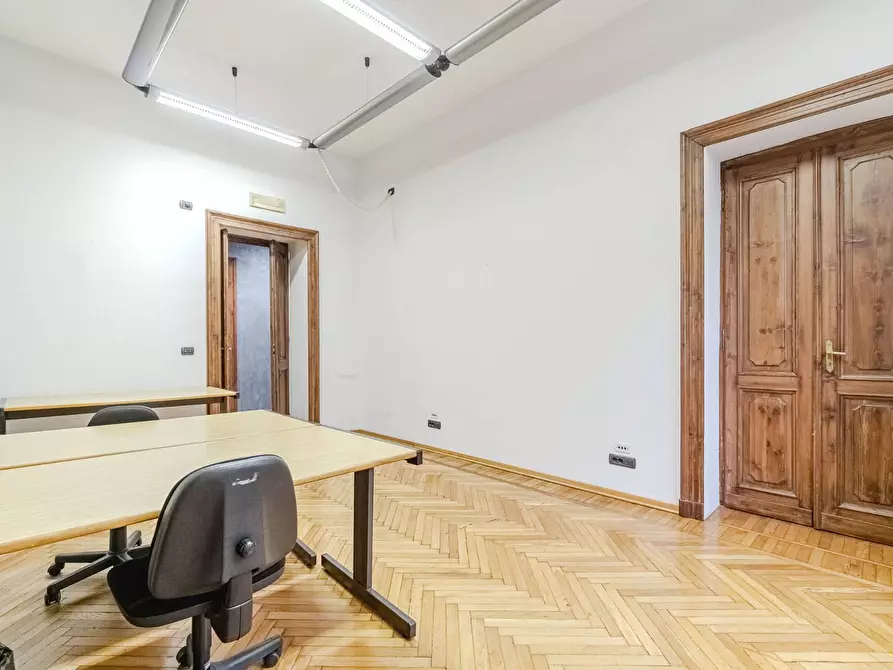 Immagine 16 di Ufficio in affitto  in Corso Einaudi a Torino