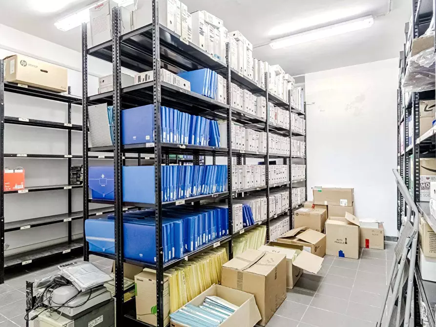 Immagine 18 di Ufficio in affitto  in Corso Einaudi a Torino