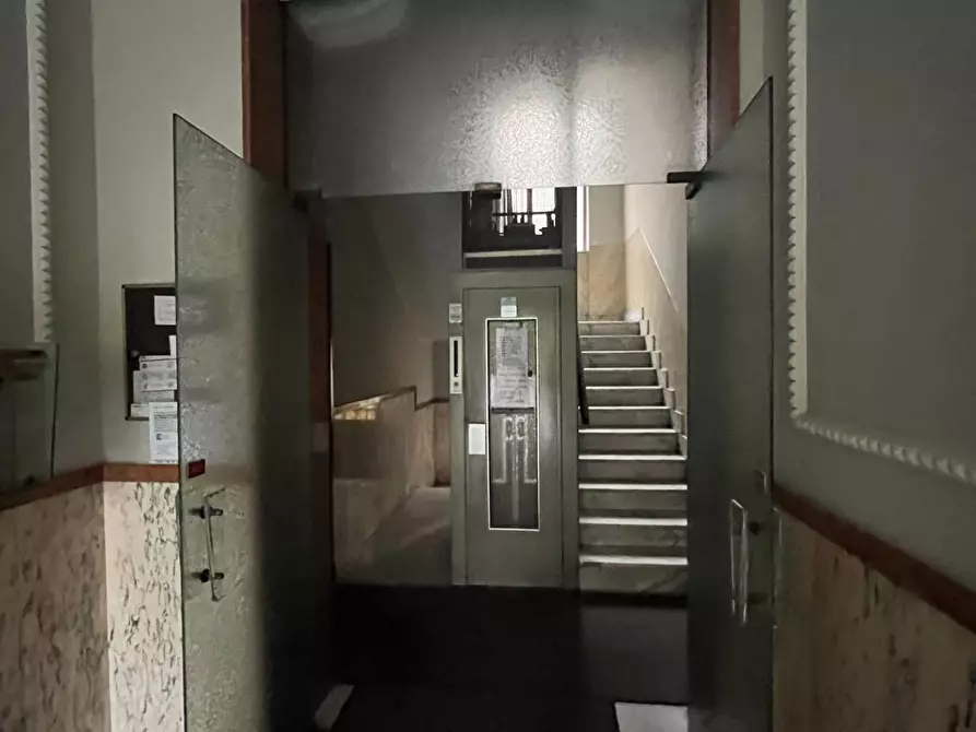 Immagine 5 di Appartamento in vendita  in Corso Massimo D'Azeglio a Torino