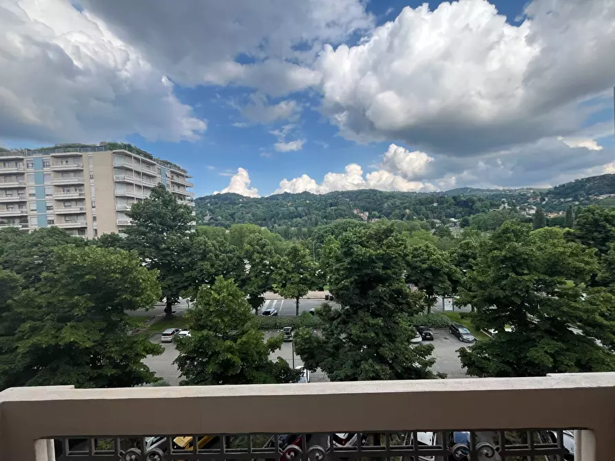 Immagine 2 di Appartamento in vendita  in Corso Massimo D'Azeglio a Torino