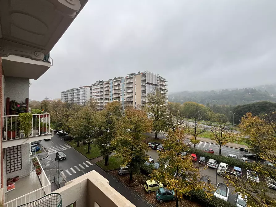 Immagine 11 di Appartamento in vendita  in Corso Massimo D'Azeglio a Torino