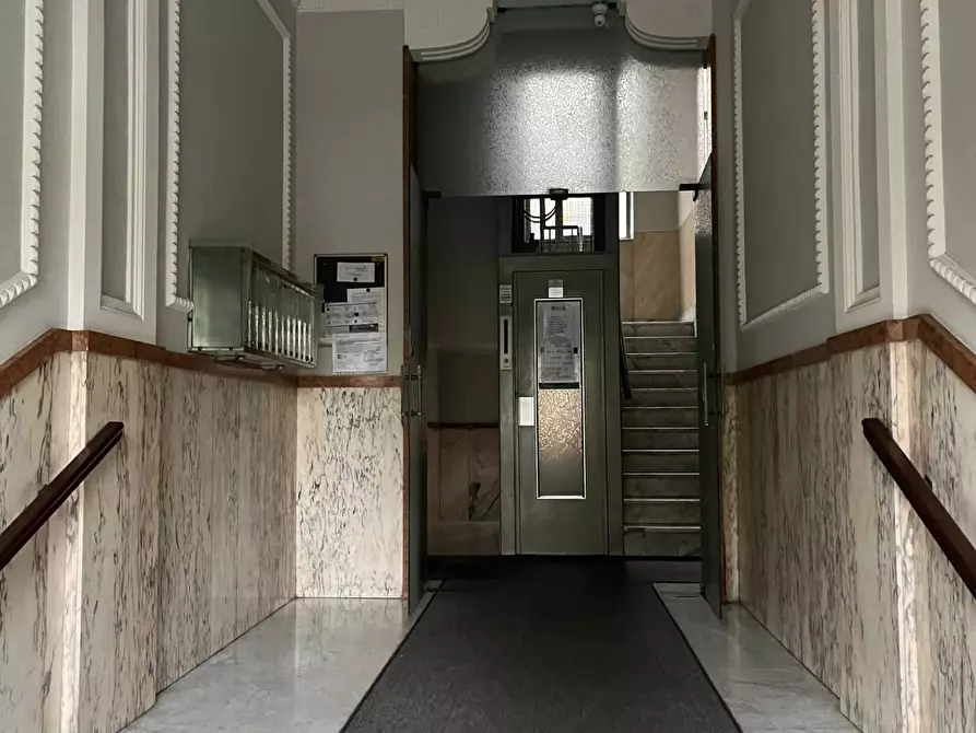 Immagine 4 di Appartamento in vendita  in Corso Massimo D'Azeglio a Torino