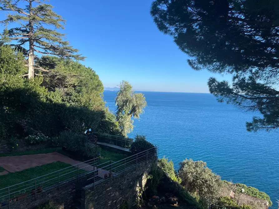 Immagine 19 di Appartamento in vendita  in via della torretta a Arenzano