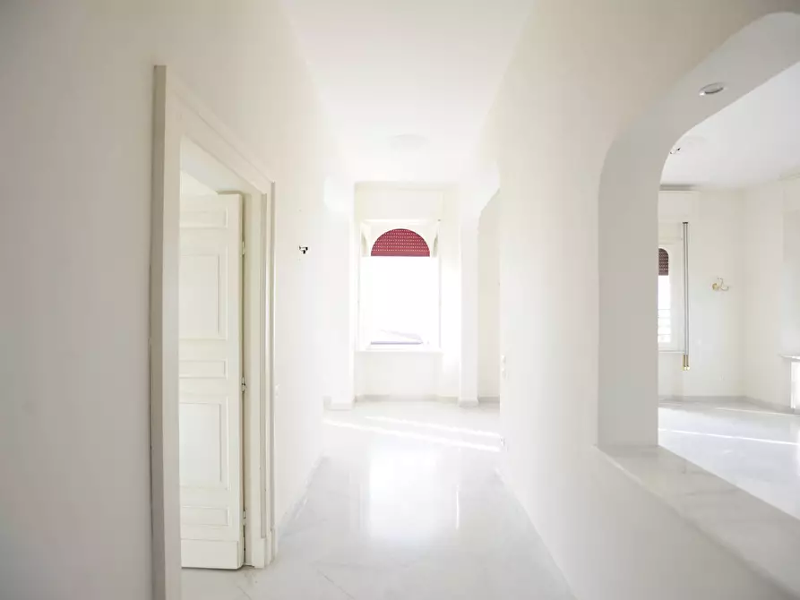 Immagine 23 di Villa in vendita  in Viale Amerigo Vespucci a Massa