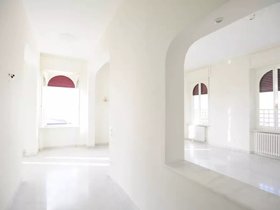 Immagine 24 di Villa in vendita  in Viale Amerigo Vespucci a Massa