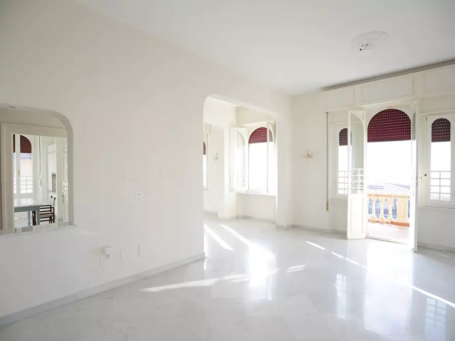 Immagine 27 di Villa in vendita  in Viale Amerigo Vespucci a Massa