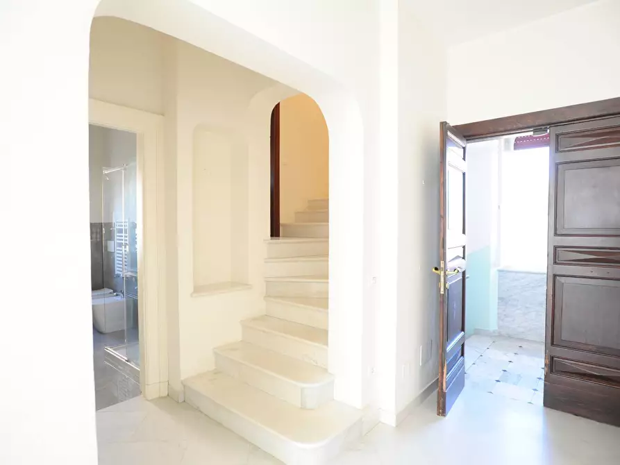 Immagine 30 di Villa in vendita  in Viale Amerigo Vespucci a Massa