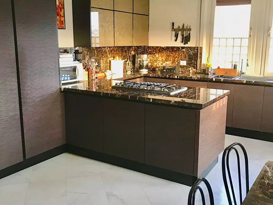 Immagine 16 di Villa in vendita  in Viale Amerigo Vespucci a Massa