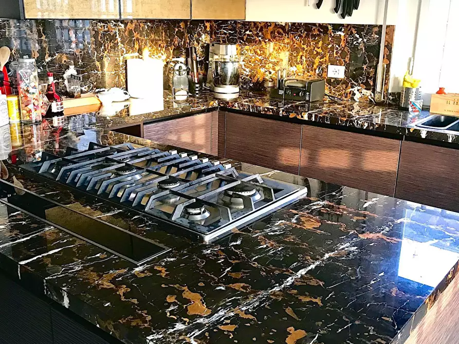 Immagine 17 di Villa in vendita  in Viale Amerigo Vespucci a Massa