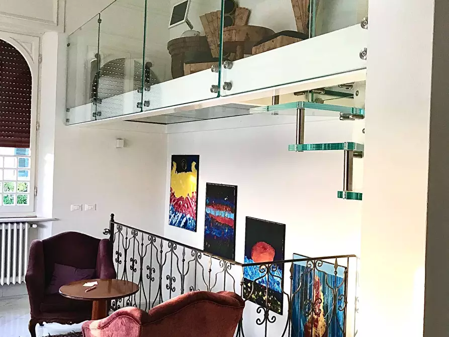 Immagine 12 di Villa in vendita  in Viale Amerigo Vespucci a Massa