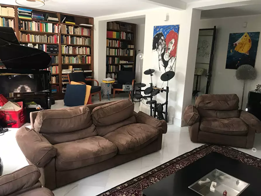 Immagine 21 di Villa in vendita  in Viale Amerigo Vespucci a Massa