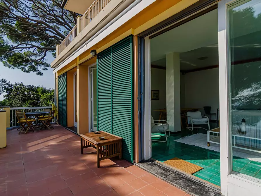 Immagine 17 di Appartamento in vendita  in via della torretta a Arenzano