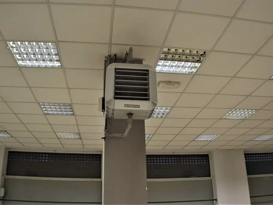 Immagine 7 di Locale commerciale in affitto  in Via Juvarra a Nichelino