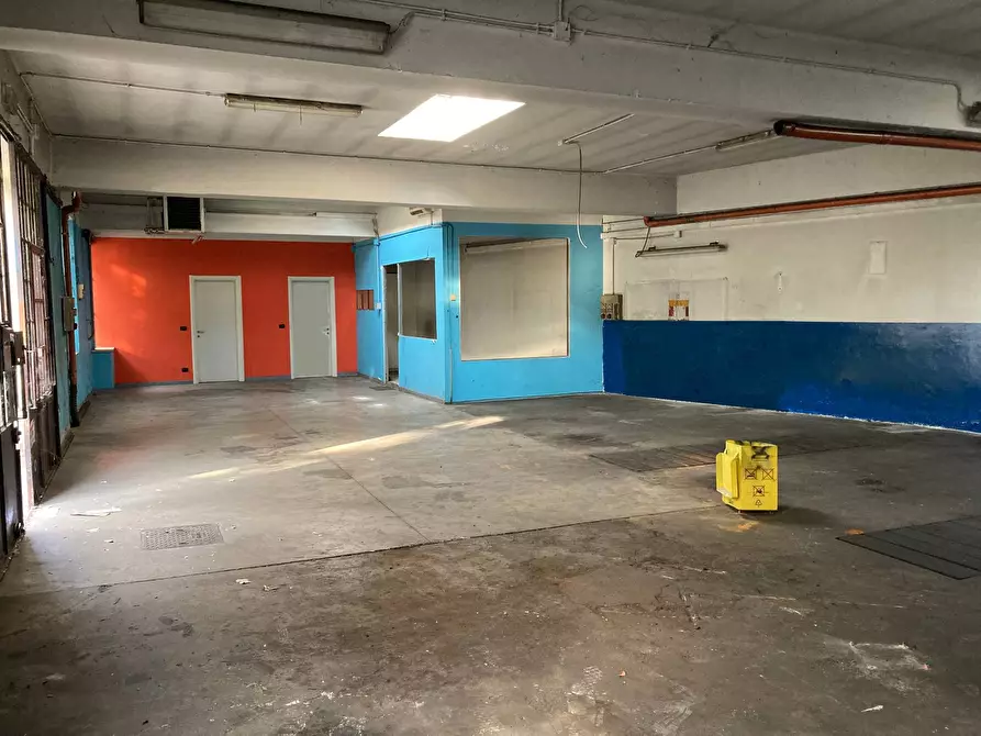 Immagine 2 di Locale commerciale in vendita  in Corso Telesio a Torino