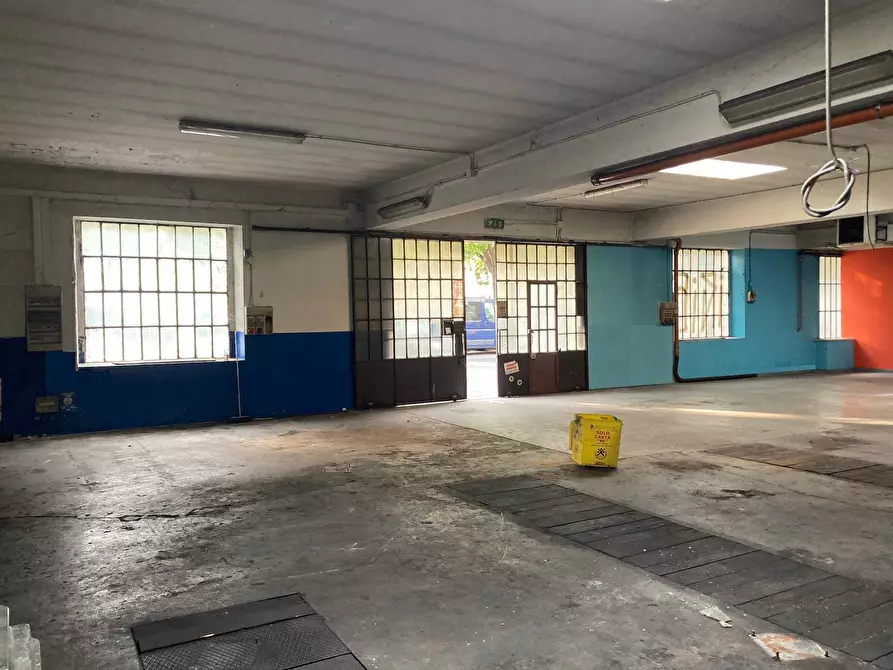 Immagine 4 di Locale commerciale in vendita  in Corso Telesio a Torino