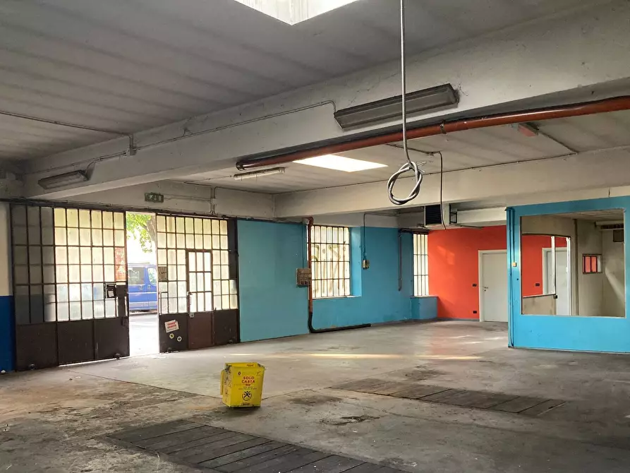 Immagine 5 di Locale commerciale in vendita  in Corso Telesio a Torino