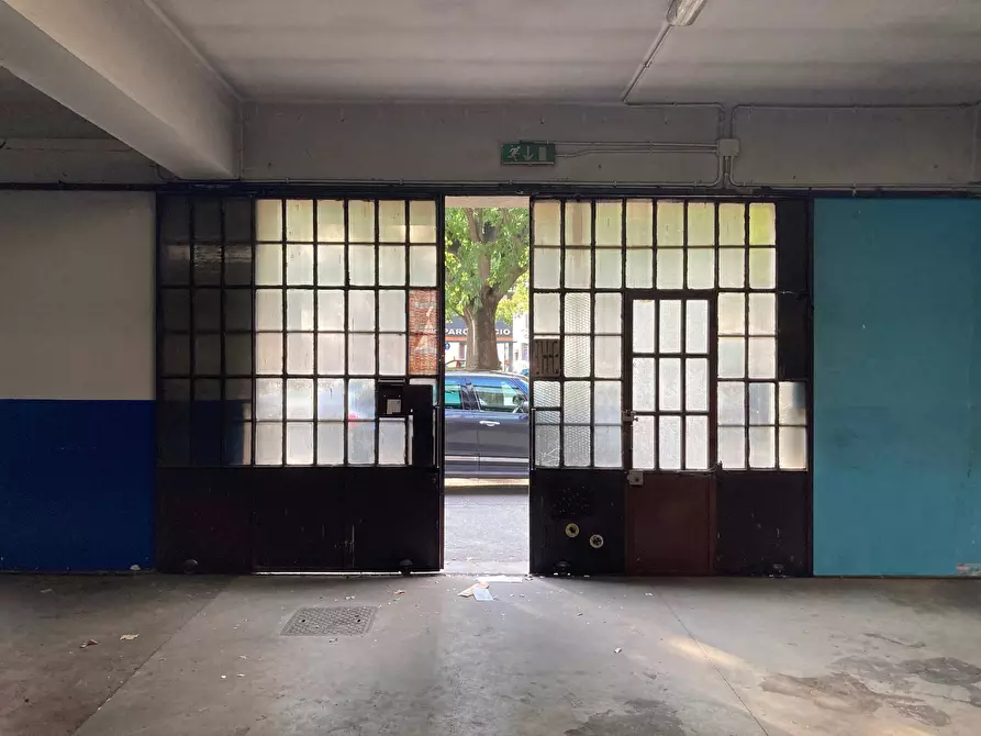 Immagine 7 di Locale commerciale in vendita  in Corso Telesio a Torino