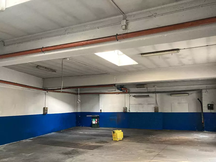 Immagine 8 di Locale commerciale in vendita  in Corso Telesio a Torino