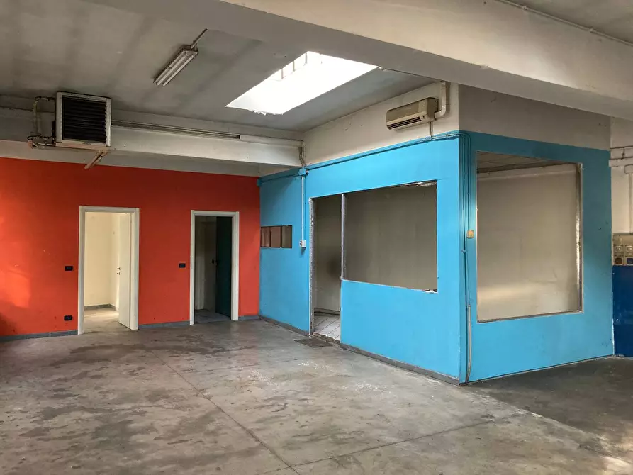 Immagine 11 di Locale commerciale in vendita  in Corso Telesio a Torino