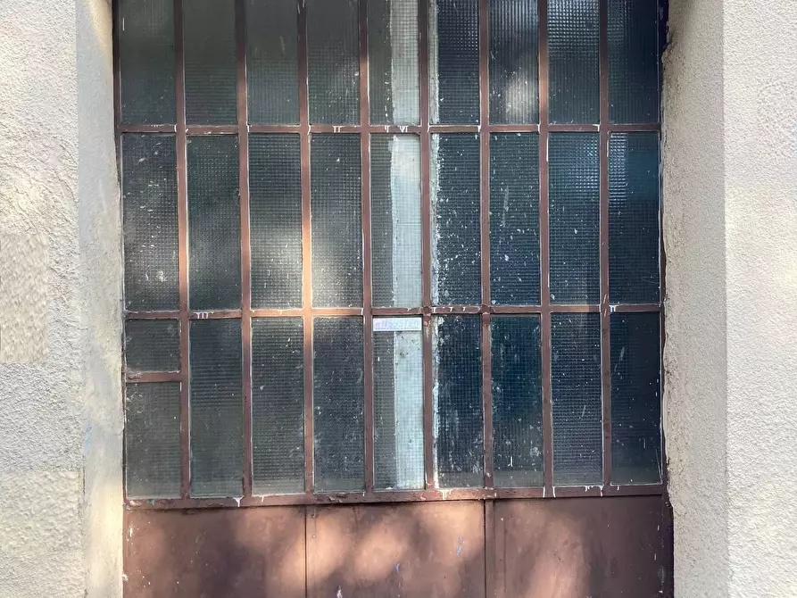 Immagine 13 di Locale commerciale in vendita  in Corso Telesio a Torino