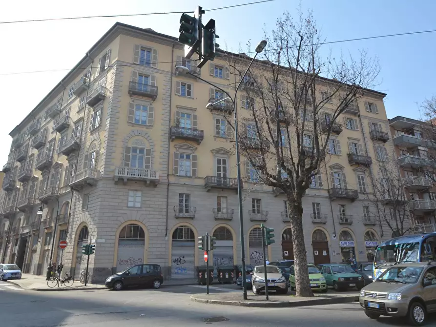 Immagine 3 di Showroom in vendita  in Corso Via Montebello a Torino