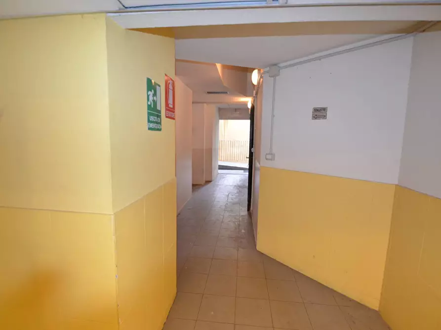 Immagine 14 di Showroom in vendita  in Corso Via Montebello a Torino