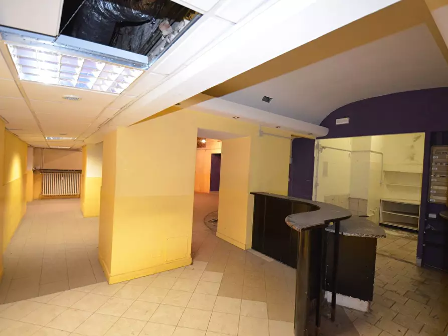 Immagine 19 di Showroom in vendita  in Corso Via Montebello a Torino