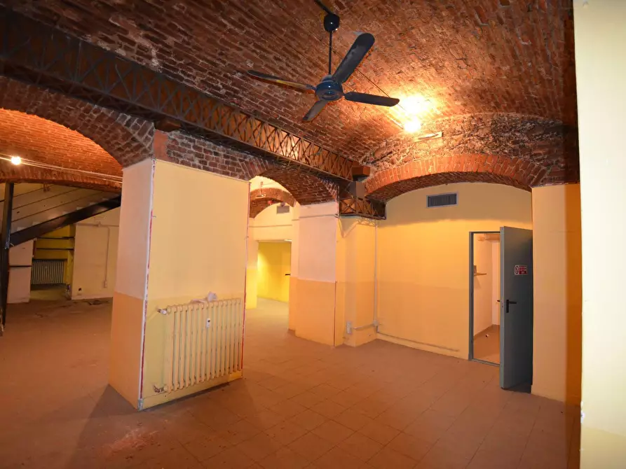 Immagine 22 di Showroom in vendita  in Corso Via Montebello a Torino