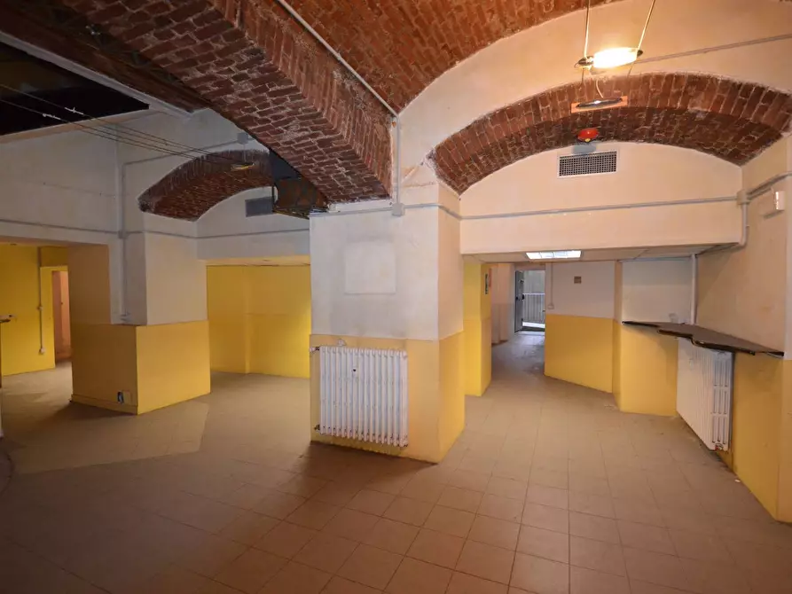 Immagine 23 di Showroom in vendita  in Corso Via Montebello a Torino